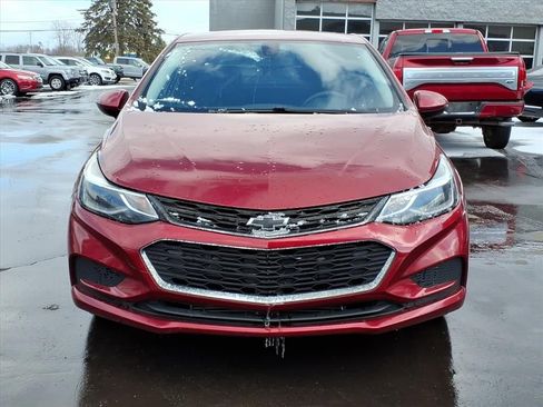 Used 2018 Chevrolet Cruze LT w/ Convenience Package FWD image 8