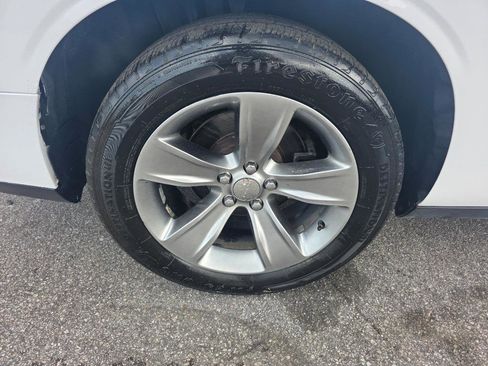 Used 2015 Dodge Challenger SXT RWD image 10