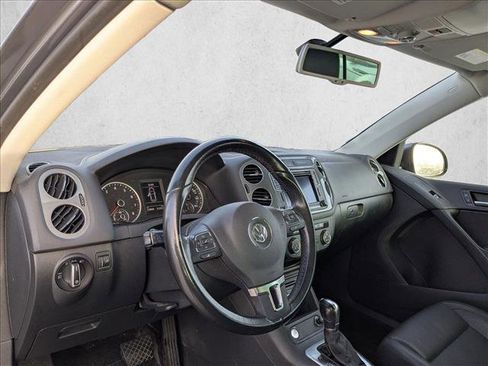 Used 2016 Volkswagen Tiguan SE image 9