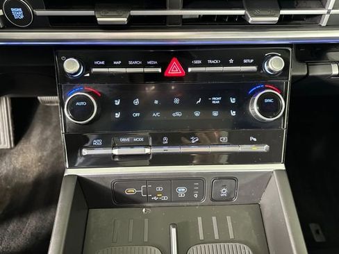 Used 2024 Hyundai Santa Fe Limited FWD image 23