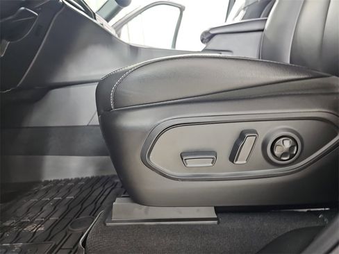 Used 2025 Jeep Grand Cherokee Limited image 34