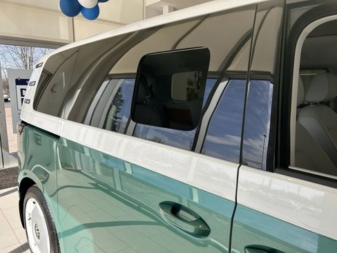 New 2025 Volkswagen ID. Buzz 1st Edition image 8