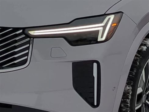 New 2026 Volvo XC90 B5 Plus w/ Protection Package Premier image 10