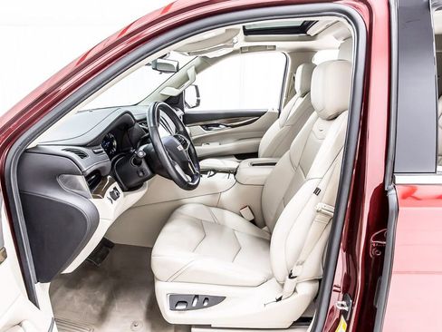 Used 2020 Cadillac Escalade Premium Luxury RWD image 28