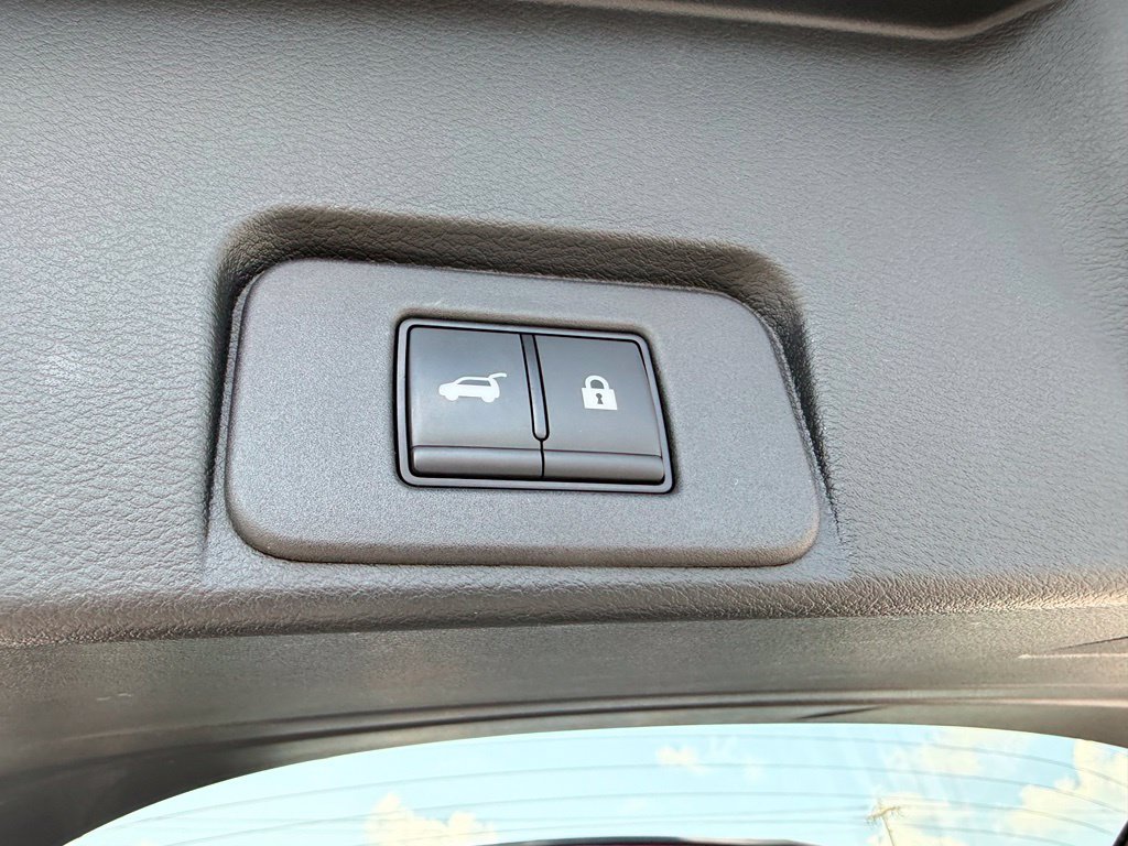 Used 2025 Nissan Rogue SL FWD image 33