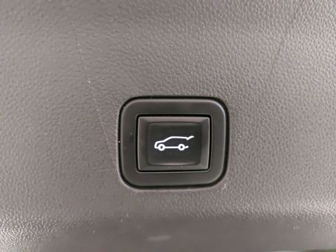 Used 2022 Chevrolet Tahoe LT w/ Luxury Package image 15