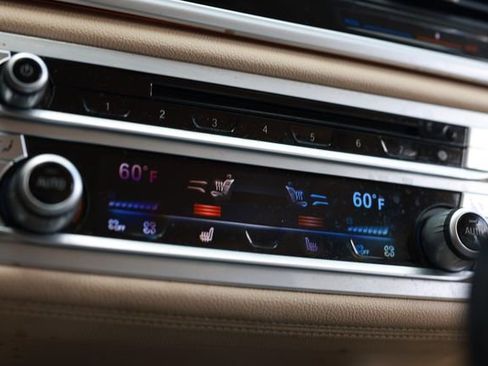 Used 2018 BMW 740i image 39