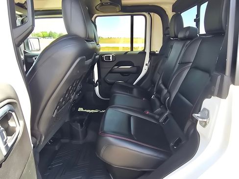 Used 2020 Jeep Gladiator Rubicon AWD/4WD image 14