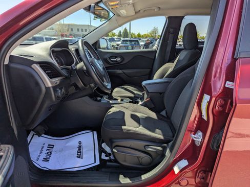 Used 2017 Jeep Cherokee Sport w/ Cold Weather Group AWD/4WD image 12