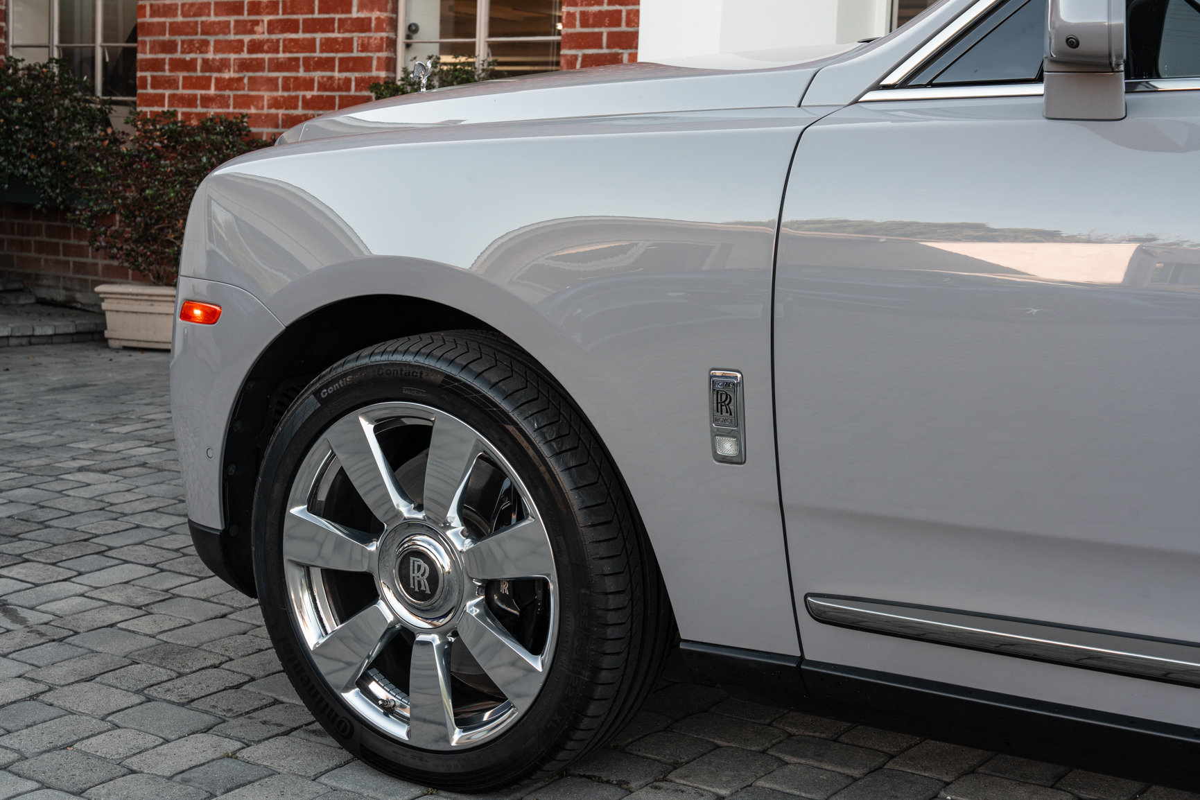 Used 2024 Rolls-Royce Cullinan AWD/4WD image 36