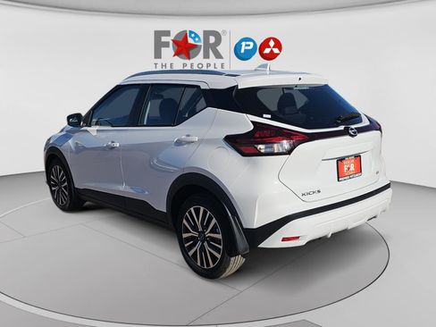 Used 2024 Nissan Kicks SV FWD image 3