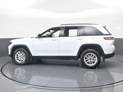 Used 2025 Jeep Grand Cherokee Laredo X RWD image 3