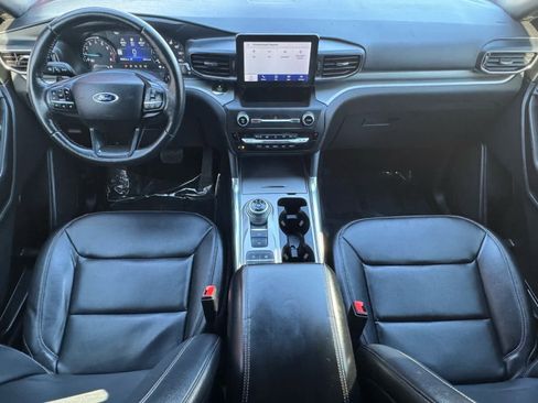 Used 2020 Ford Explorer XLT w/ Equipment Group 202A image 12