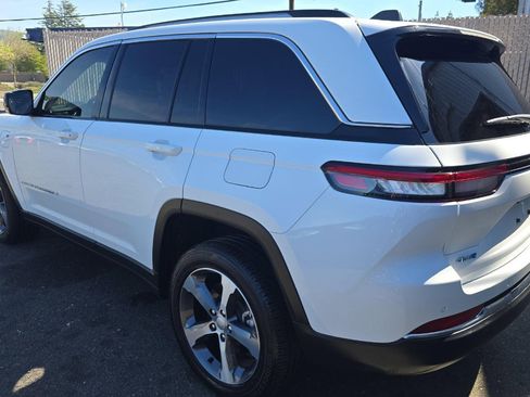 Used 2022 Jeep Grand Cherokee Limited 4xe image 6