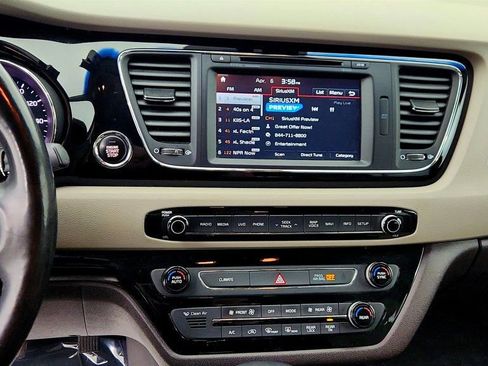 Used 2018 Kia Sedona SX Limited w/ SX Limited Prestige Package image 17