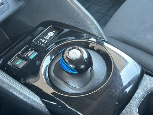 Used 2018 Nissan Leaf SV w/ SV Technology Package FWD image 22