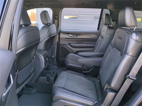 New 2025 Jeep Grand Cherokee L Altitude image 21