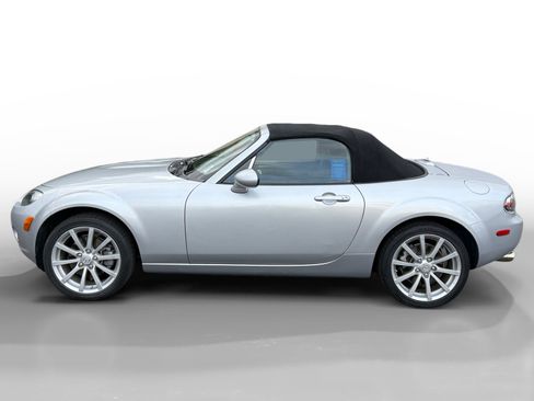 Used 2008 MAZDA MX-5 Miata Grand Touring w/ Premium Pkg image 2