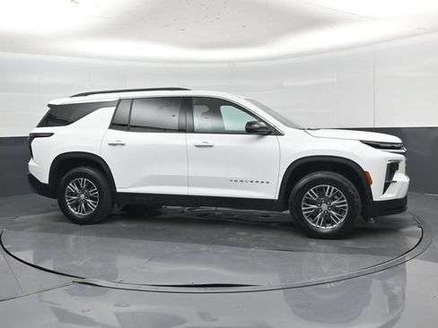Used 2026 Chevrolet Traverse LT FWD image 33