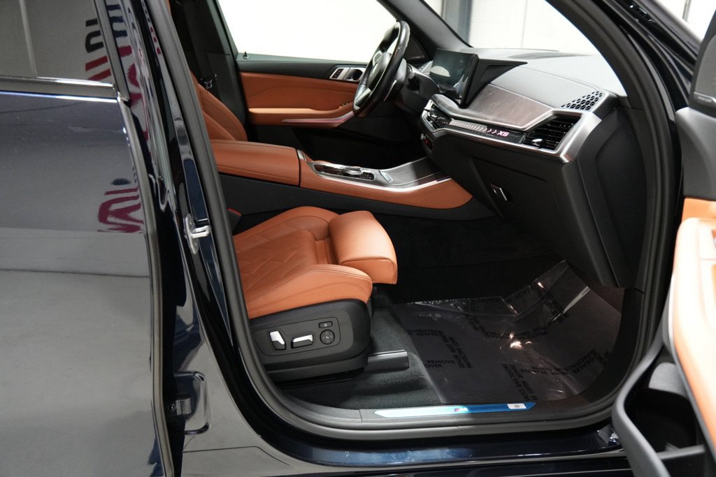 Used 2024 BMW X5 xDrive40i w/ M Sport Package AWD/4WD image 18