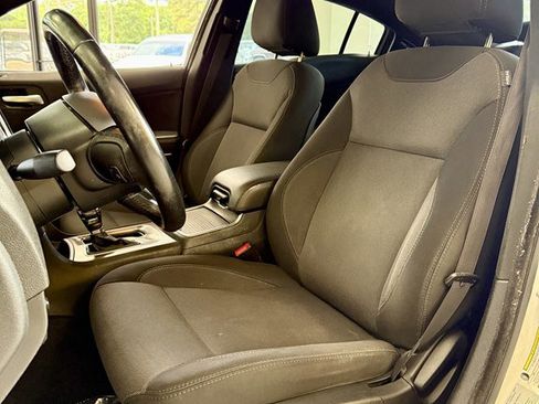 Used 2017 Dodge Charger SE image 13