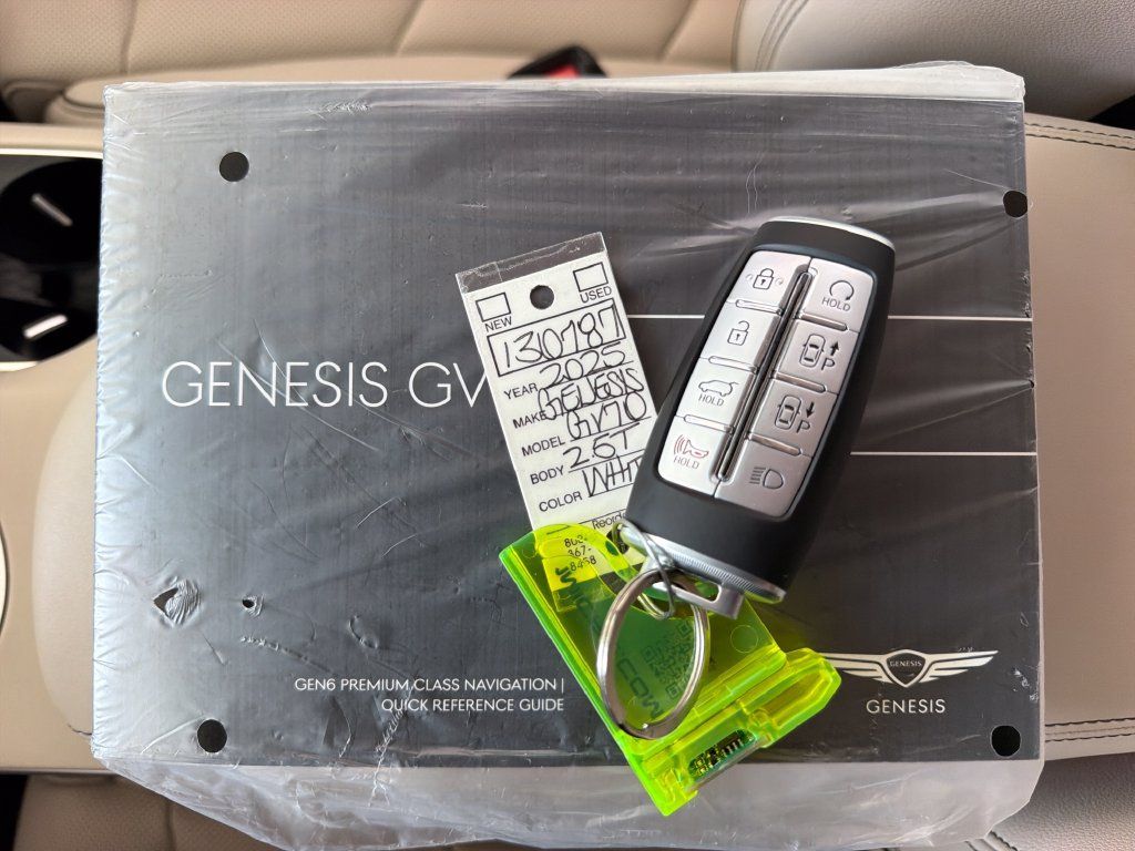 Used 2023 Genesis GV70 2.5T w/ Advanced Package AWD/4WD image 38