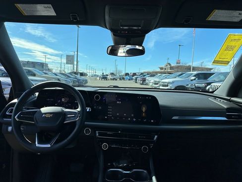 Used 2025 Chevrolet Traverse LT image 10