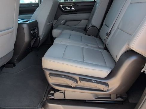Used 2024 Chevrolet Suburban LT image 7