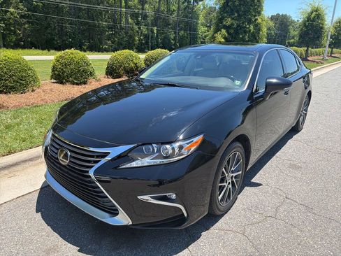 Used 2017 Lexus ES 350 w/ Luxury Package FWD image 7