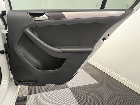 Used 2017 Volkswagen Jetta SE image 13