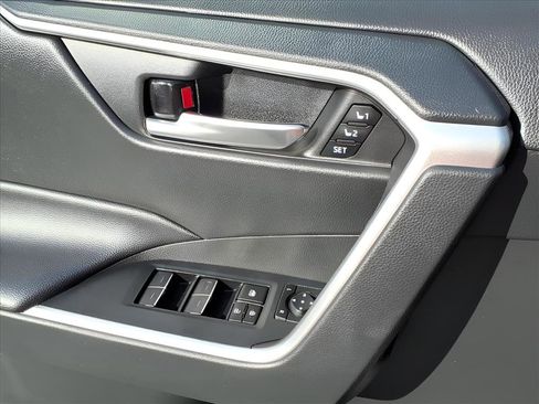 Used 2023 Toyota RAV4 XLE Premium image 16