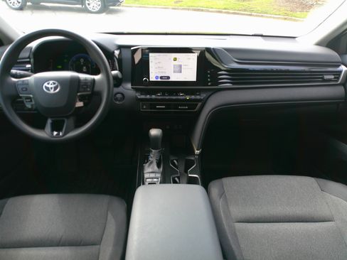 Used 2025 Toyota Camry LE image 30
