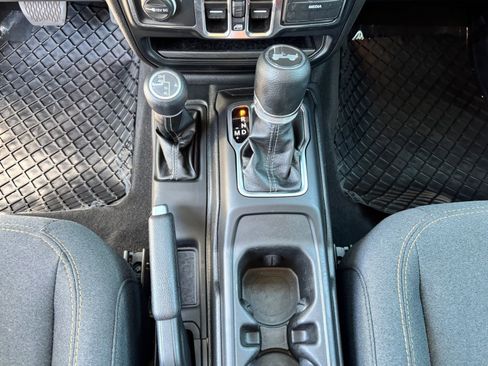 Used 2025 Jeep Wrangler Unlimited Sport AWD/4WD image 26