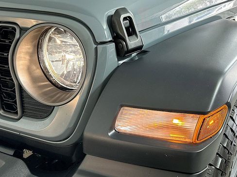 Used 2025 Jeep Wrangler Unlimited Sport AWD/4WD image 25