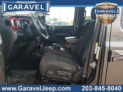 Used 2018 Jeep Wrangler Unlimited Rubicon w/ Cold Weather Group image 2