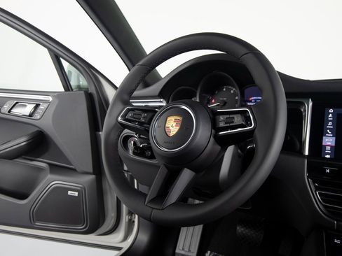 New 2026 Porsche Macan image 30