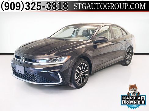 Used 2025 Volkswagen Jetta SE image 1