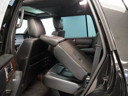 Used 2015 Lincoln Navigator 4WD image 21