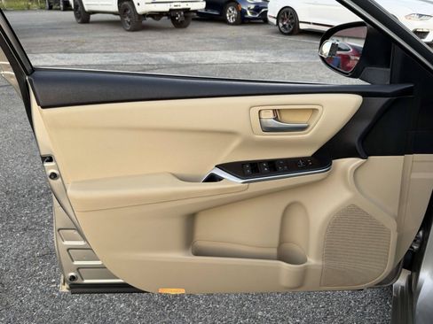 Used 2017 Toyota Camry LE FWD image 18