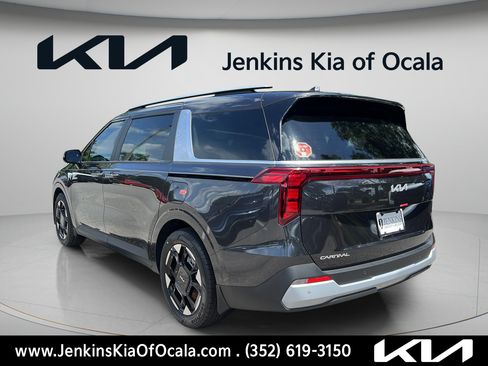 New 2026 Kia Carnival EX FWD image 5