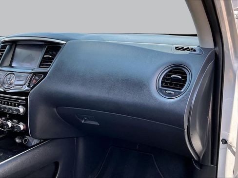 Used 2020 Nissan Pathfinder S FWD image 17