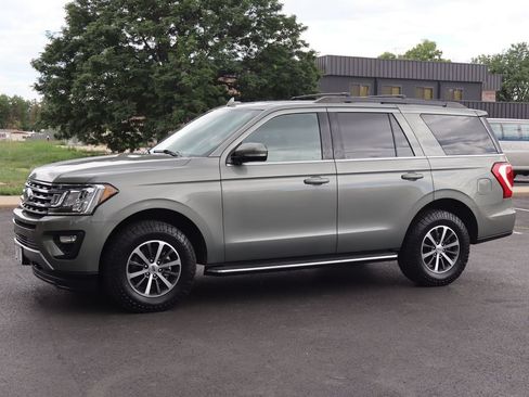 Used 2019 Ford Expedition XLT w/ Equipment Group 202A AWD/4WD image 10