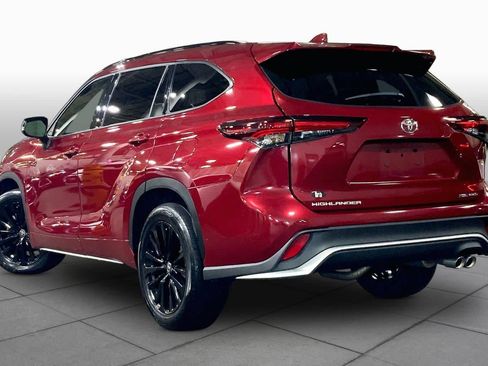 Used 2024 Toyota Highlander XSE AWD/4WD image 12