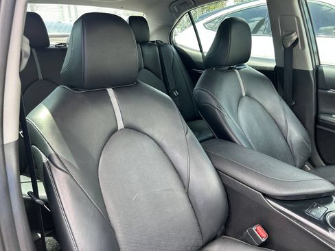 Used 2020 Toyota Camry XSE FWD image 15