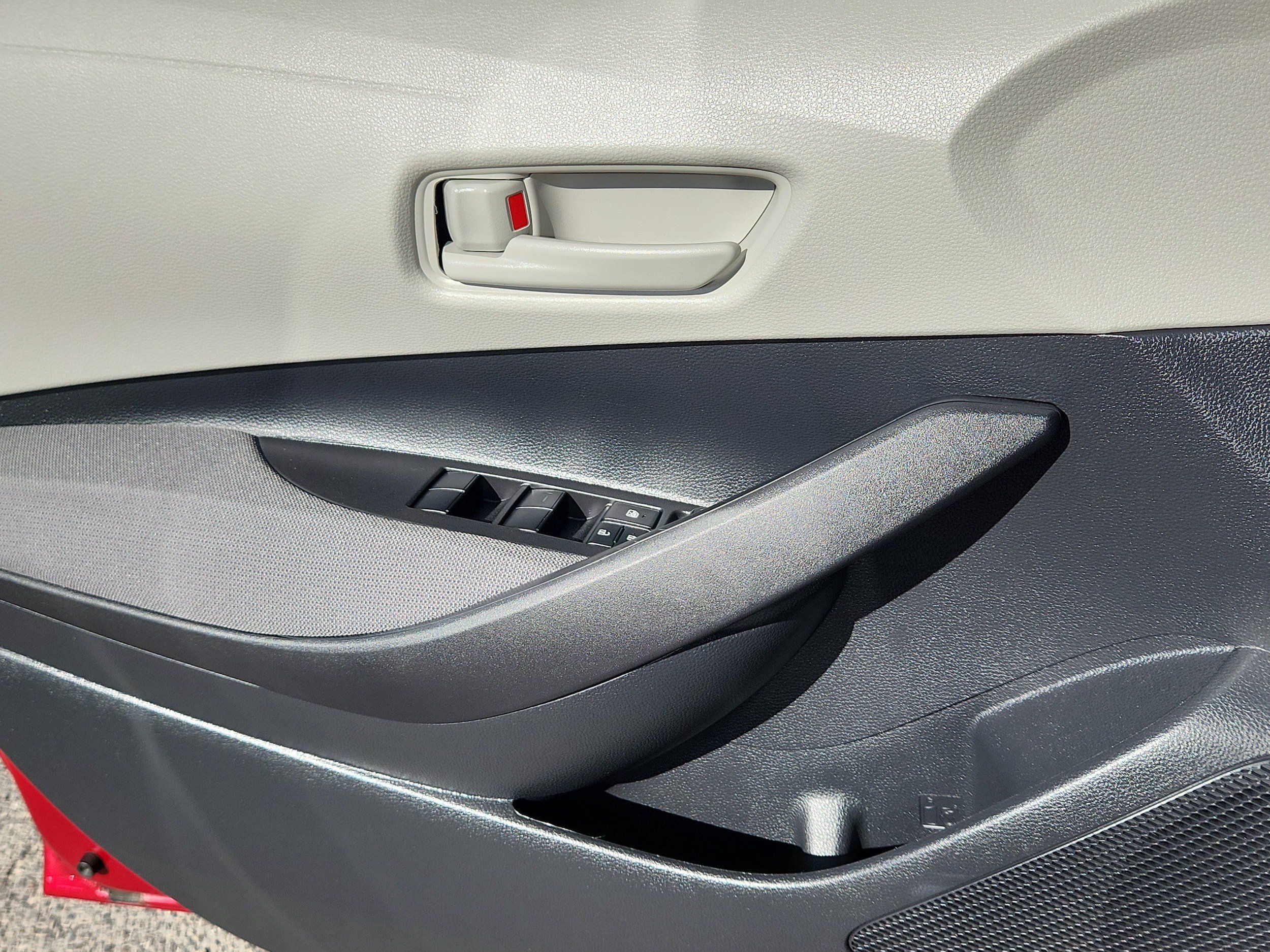 Used 2025 Toyota Corolla LE w/ LE Premium Package FWD image 8