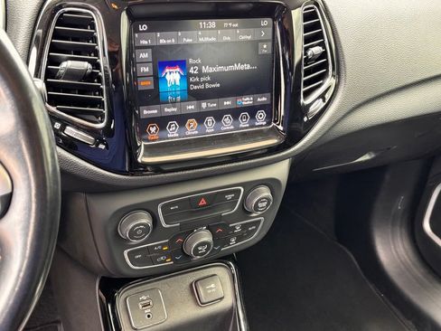 Used 2020 Jeep Compass Limited FWD image 14