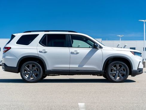 New 2025 Honda Pilot Sport image 8