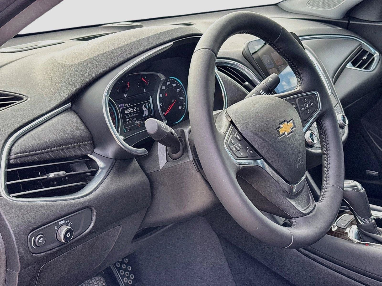 Used 2018 Chevrolet Malibu Premier w/ Driver Confidence Package FWD image 24