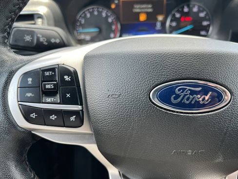 Certified 2022 Ford Explorer XLT w/ Equipment Group 202A AWD/4WD image 32