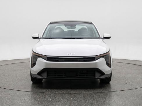 Used 2025 Kia K4 LXS FWD image 2